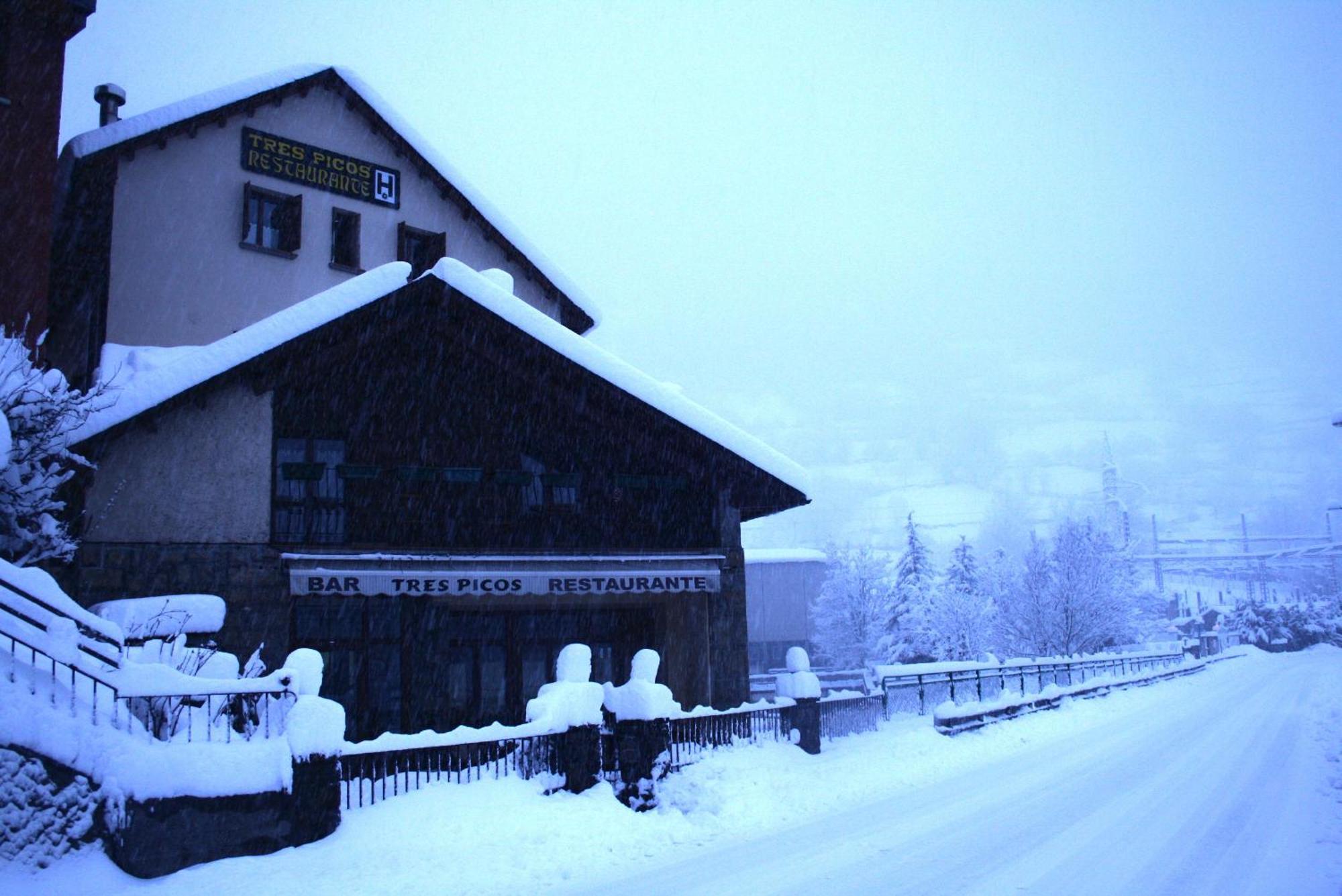 Tres Picos Hotel Eriste Exterior photo