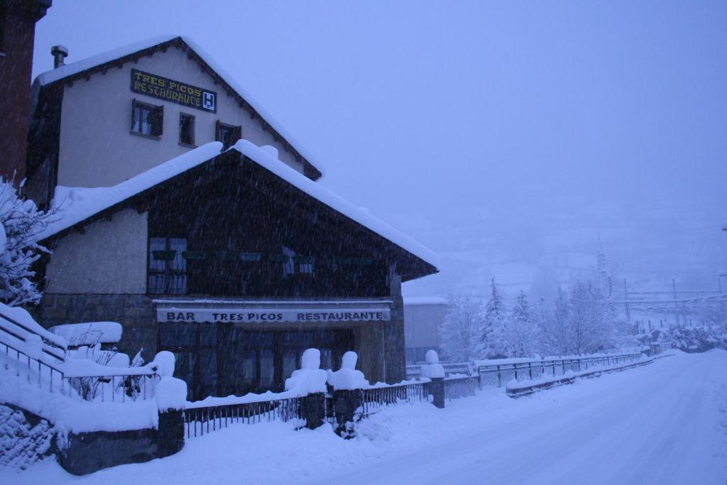 Tres Picos Hotel Eriste Exterior photo