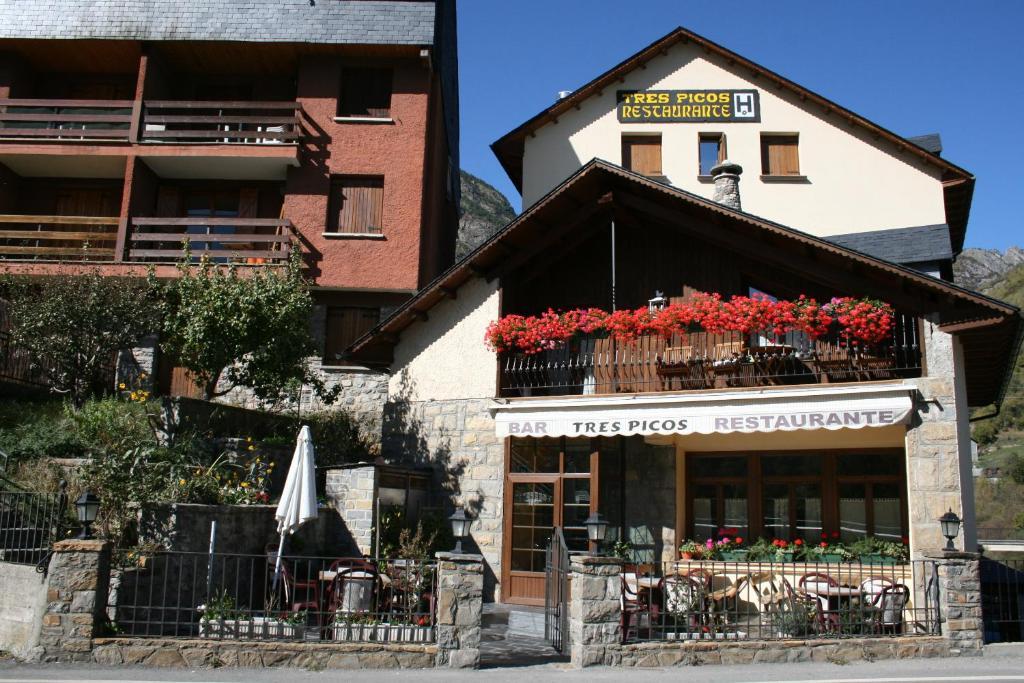 Tres Picos Hotel Eriste Exterior photo
